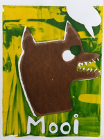 Een bruine wolf met een groen oog op een geel-groene achtergrond. Daaronder het woord "mooi".